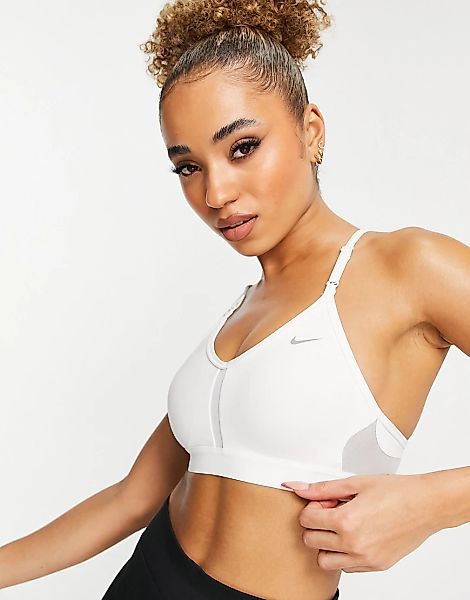 Nike Training – Dri-FIT Indy – Wattierter Sport-BH in Weiß mit V-Ausschnitt günstig online kaufen