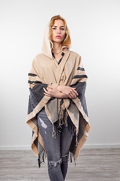 DanCarol Poncho DC-W-PONCHO-mit Kapuze der Trend günstig online kaufen