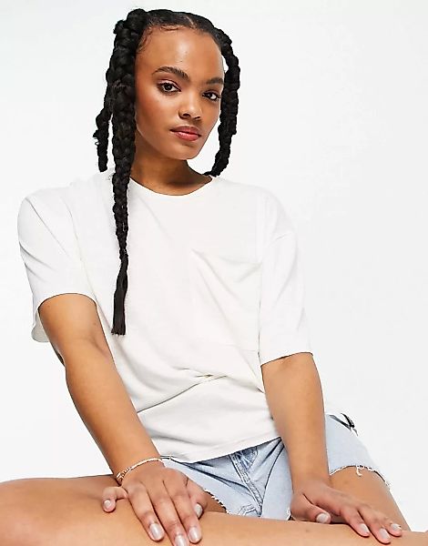 Superdry – Canyon – Basic-T-Shirt mit Tasche in Creme-Weiß günstig online kaufen