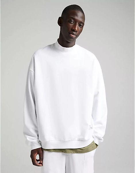 Bershka – Hochgeschlossenes Sweatshirt in Ecru-Weiß günstig online kaufen
