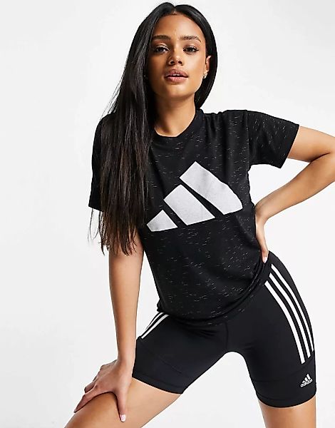 adidas – Training – T-Shirt in Kalkschwarz mit 3 Streifen günstig online kaufen