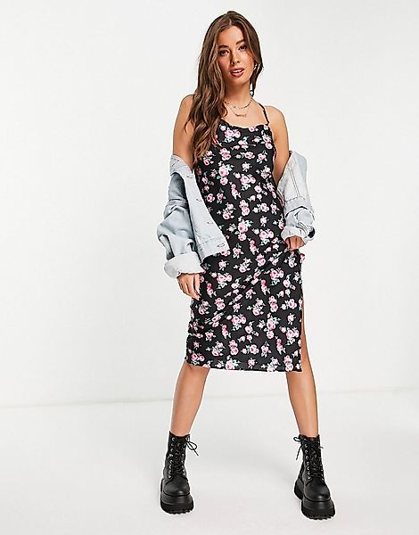 Miss Selfridge – Trägerkleid mit Wasserfallkragen und Rosenmuster-Schwarz günstig online kaufen