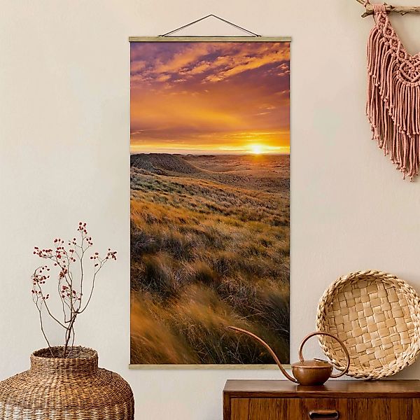Stoffbild Strand mit Posterleisten - Hochformat Sonnenaufgang am Strand auf günstig online kaufen