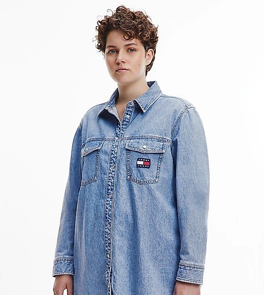 Tommy Jeans Plus – Jeanshemd mit Flaggenlogo in mittelblauer Waschung günstig online kaufen