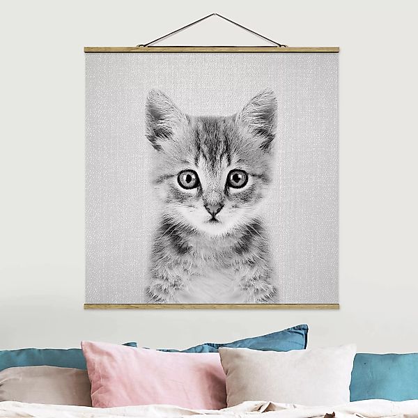 Stoffbild mit Posterleisten Baby Katze Killi Schwarz Weiß günstig online kaufen