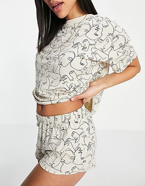 Monki – Tova – Kurzer Pyjama aus Bio-Baumwolle mit Gesichter-Print in gebro günstig online kaufen