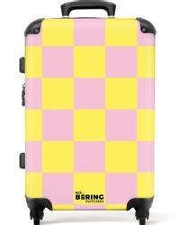 NoBoringSuitcases.com© Hartschalen-Trolley Gelb mit rosa Schachbrettmuster günstig online kaufen