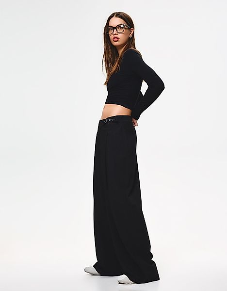 Bershka Bundfaltenhose Mit Schnalle Damen 42 Schwarz günstig online kaufen