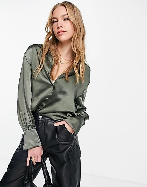 Pretty Lavish – Hemd aus Satin in Olivgrün, Kombiteil günstig online kaufen