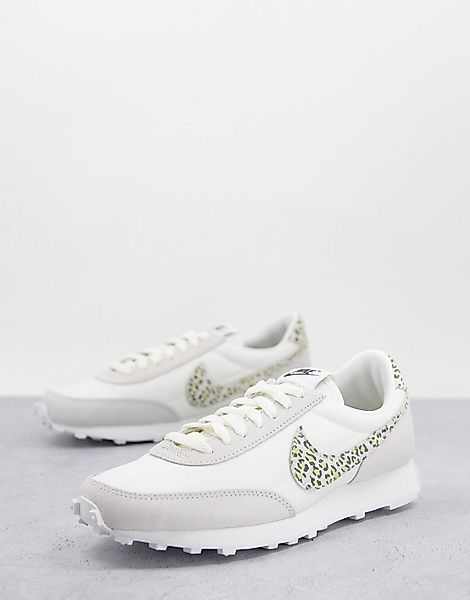 Nike – Daybreak – Sneaker in gebrochenem Weiß mit Details in Leopardenfell- günstig online kaufen