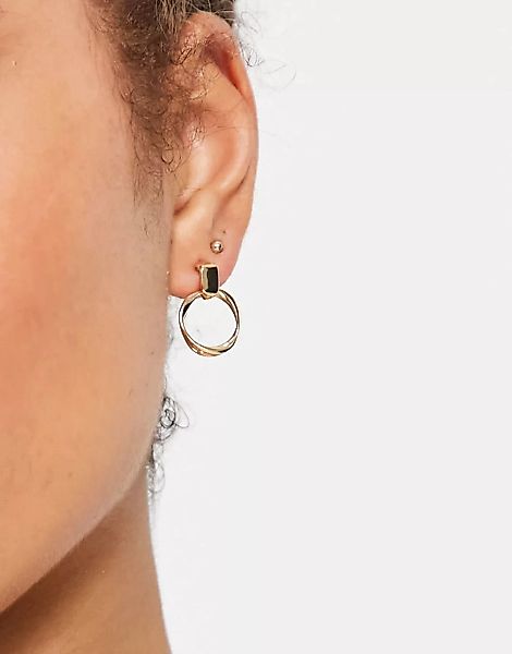 ASOS DESIGN – Goldfarbene Ohrringe mit verdrehter, offener Kreisform günstig online kaufen