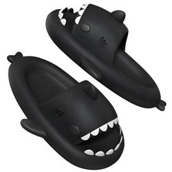 Corimori Bequeme Hai Badeschuhe im Haifisch-Design günstig online kaufen