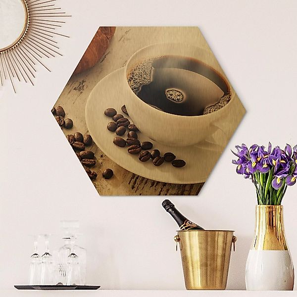 Hexagon-Alu-Dibond Bild Küche Dampfende Kaffeetasse mit Kaffeebohnen günstig online kaufen