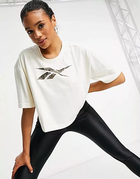 Reebok – Training – Kurz geschnittenes T-Shirt mit Logo in Creme-Weiß günstig online kaufen