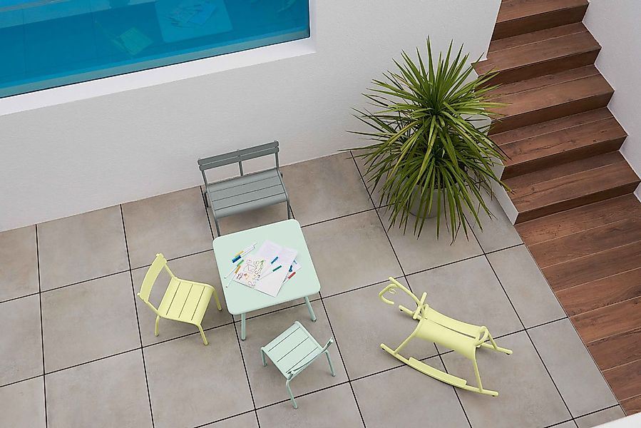 Kinderstuhl Luxembourg Kid aus Aluminium Lehmgrau günstig online kaufen