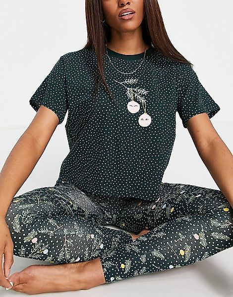 Monki – Weihnachtlicher Pyjama mit T-Shirt und Leggings aus Bio-Baumwolle i günstig online kaufen