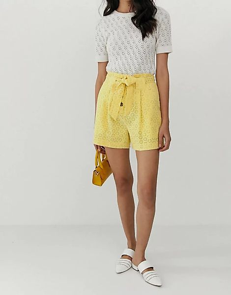 ASOS DESIGN – Shorts mit Lochstickerei und Gürtel-Gelb günstig online kaufen