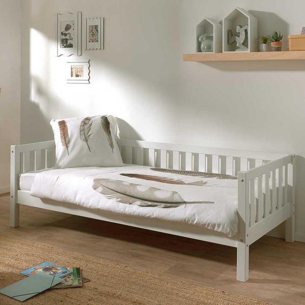 Weißes Kastenbett aus Kiefer Massivholz Skandi Design günstig online kaufen