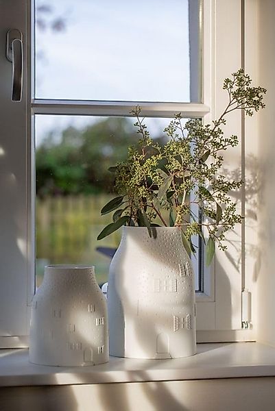 Räder Design Tischvase Räder Vase Winterhaus aus Porzellan weiß D15cm x H18 günstig online kaufen