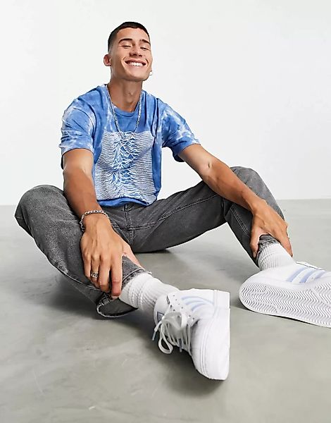 Topman ‑ Oversize-T-Shirt mit Joy Division-Print und Batikmuster in Blau günstig online kaufen