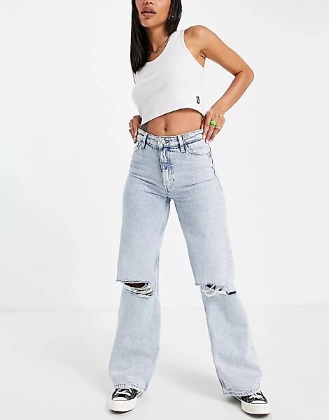 Monki – Yoko – Jeans aus Bio-Baumwolle in Bleichwaschung mit weitem Beinsch günstig online kaufen