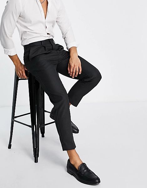 New Look – Elegante, schmal zulaufende Hose mit Bundfalten und kleinem Hahn günstig online kaufen