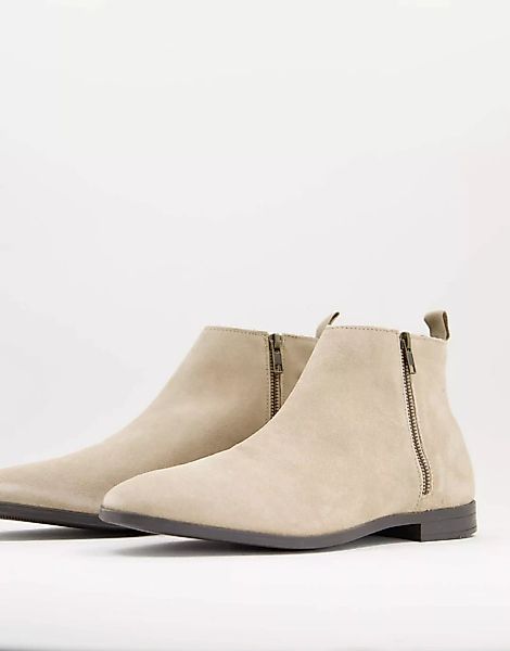 ASOS DESIGN – Chelsea-Stiefel in Stone aus Wildleder mit naturfarbener Sohl günstig online kaufen