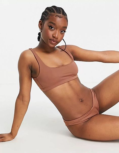 Weekday – Desert – Bikinioberteil mit U-Ausschnitt in Mokka-Braun günstig online kaufen
