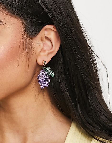 ASOS DESIGN – Ohrringe mit Perlentrauben-Anhänger in Lila-Goldfarben günstig online kaufen