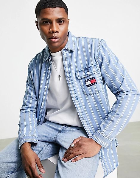 Tommy Jeans – Gestreiftes Jeanshemd in Indigoblau mit Flaggenlogo günstig online kaufen