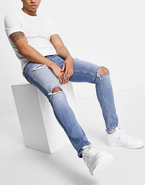 ASOS DESIGN – Eng geschnittene Jeans in hellblauer „Less Thirsty“-Waschung günstig online kaufen
