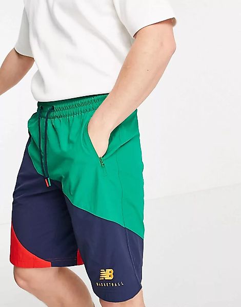 New Balance – Basketball-Shorts in Rot, Marineblau und Grün günstig online kaufen