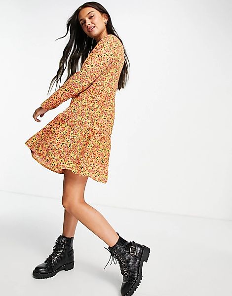 ASOS DESIGN – Gestuftes, langärmliges Mini-Hängerkleid in Ocker mit Blumenm günstig online kaufen