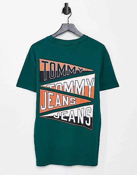 Tommy Jeans – T-Shirt in Grün mit sich wiederholendem Logoprint im College- günstig online kaufen