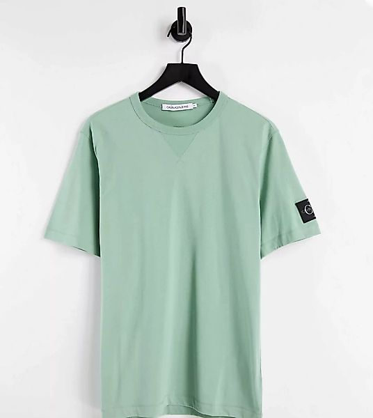 Calvin Klein Jeans – T-Shirt mit Monogramm-Aufnäher in Grün, exklusiv bei A günstig online kaufen