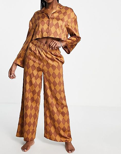 Topshop – Mehrfarbiger Satin-Pyjama aus Hemd und Hose mit Rautenmuster günstig online kaufen