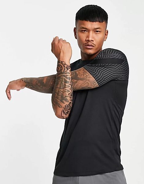 Nike – Dri-FIT Strike – T-Shirt in Schwarz günstig online kaufen