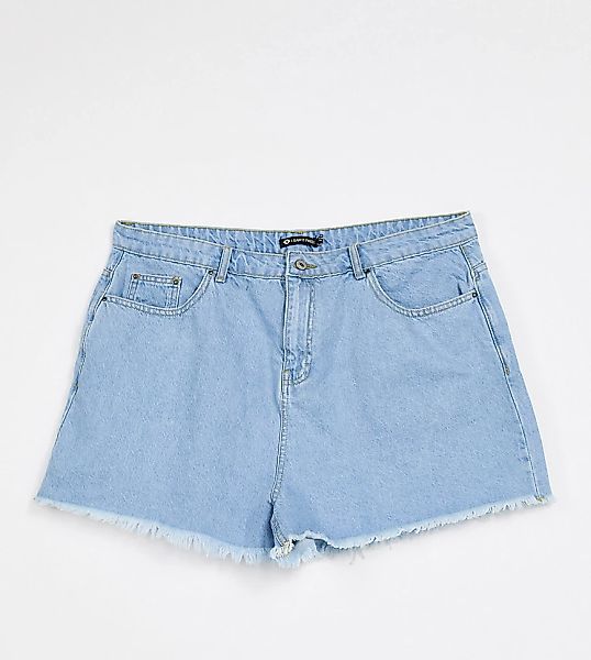 I Saw It First Plus – Mom-Shorts in hellblauer Waschung mit unversäuberten günstig online kaufen