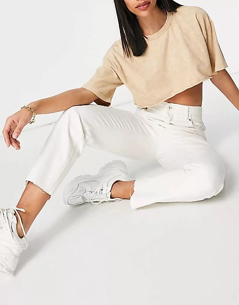 Bershka – Straight Jeans aus Bio-Baumwolle in Weiß mit kurzem Schnitt und P günstig online kaufen