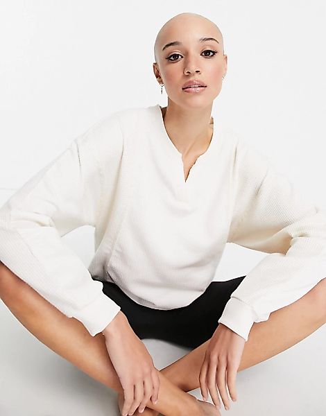 Nike – Yoga Luxe – Sweatshirt im Kimono-Stil in gebrochenem Weiß mit Waffel günstig online kaufen