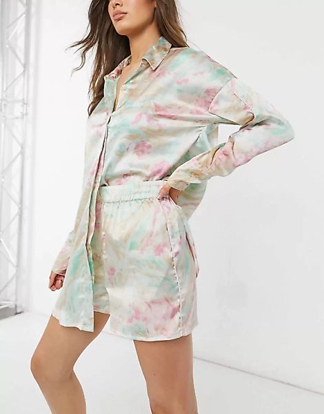 ASOS DESIGN – Premium Pyjama-Set mit Hemd und Longline-Shorts aus Satin im günstig online kaufen