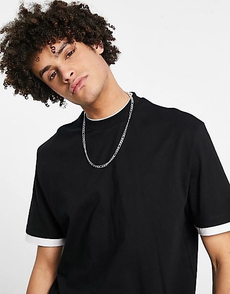 ASOS DESIGN – Doppellagiges T-Shirt in Schwarz mit weißen Kontrasten günstig online kaufen