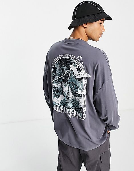 ASOS DESIGN – Langärmliges Oversize-Shirt in Grau mit Wolf-Print auf dem Rü günstig online kaufen