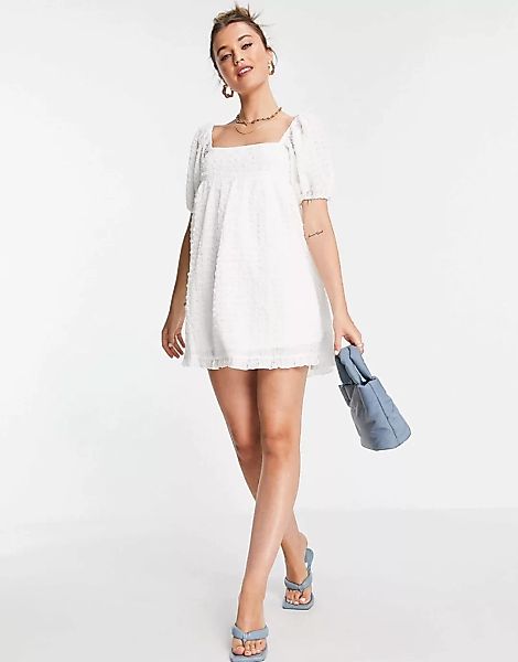 In The Style x Lorna Luxe – Strukturiertes Hängerkleid in Weiß mit Puffärme günstig online kaufen