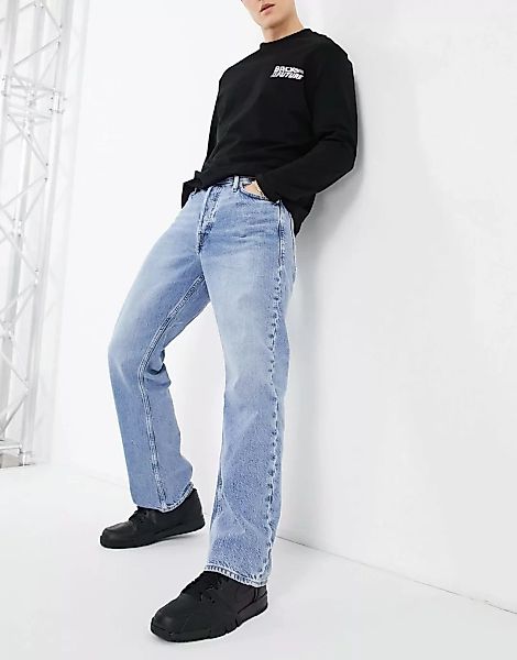Jack & Jones Intelligence – Rob – Locker geschnittene Jeans in hellblauer V günstig online kaufen