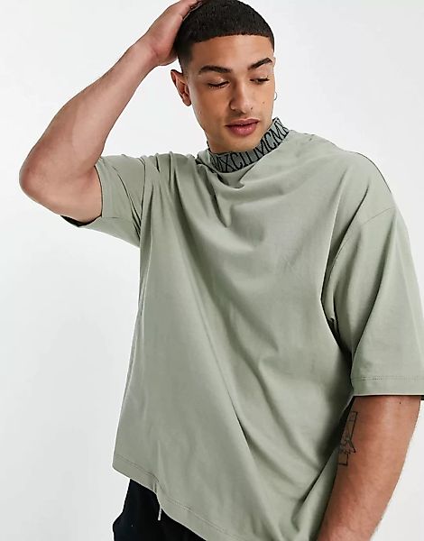 ASOS DESIGN – Oversize-T-Shirt in Grün mit Schriftzug am Halsausschnitt günstig online kaufen