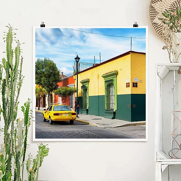 Poster Architektur & Skyline - Quadrat Bunte mexikanische Straße günstig online kaufen