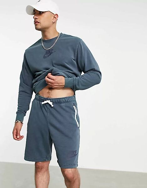 Nike – Shorts in verwaschenem Blau mit Logo-Stickerei günstig online kaufen