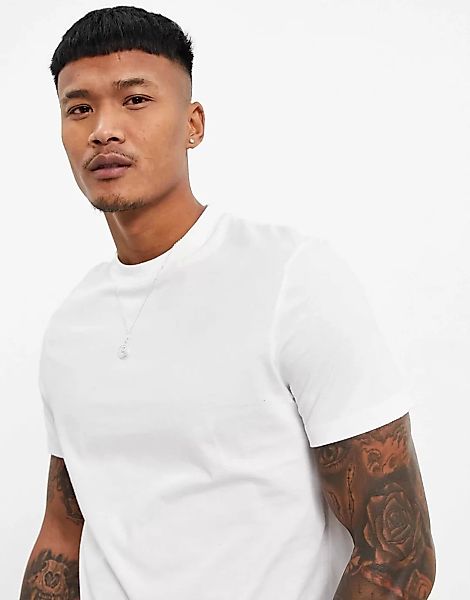 ASOS DESIGN – Langes, weißes T-Shirt mit Rundhalsausschnitt und Seitenschli günstig online kaufen