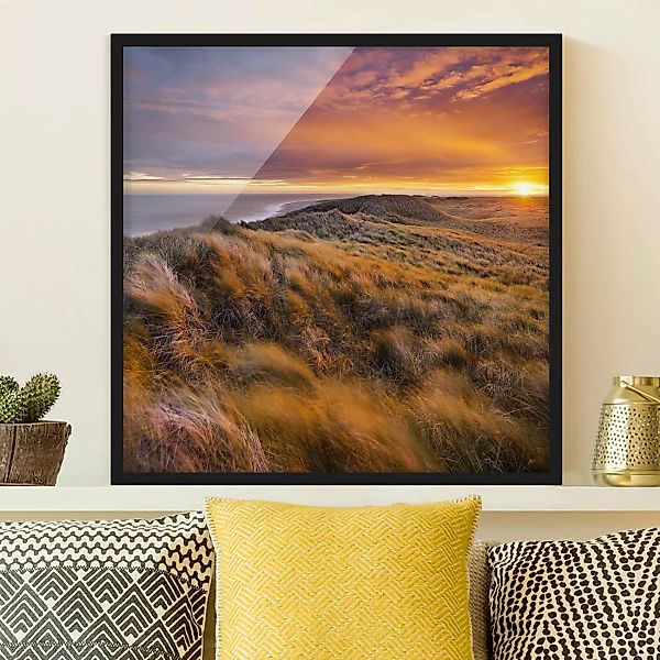 Bild mit Rahmen Natur & Landschaft - Quadrat Sonnenaufgang am Strand auf Sy günstig online kaufen